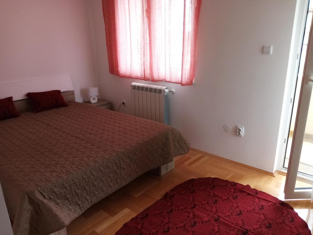 Apartman Maca Pirot Exterior foto